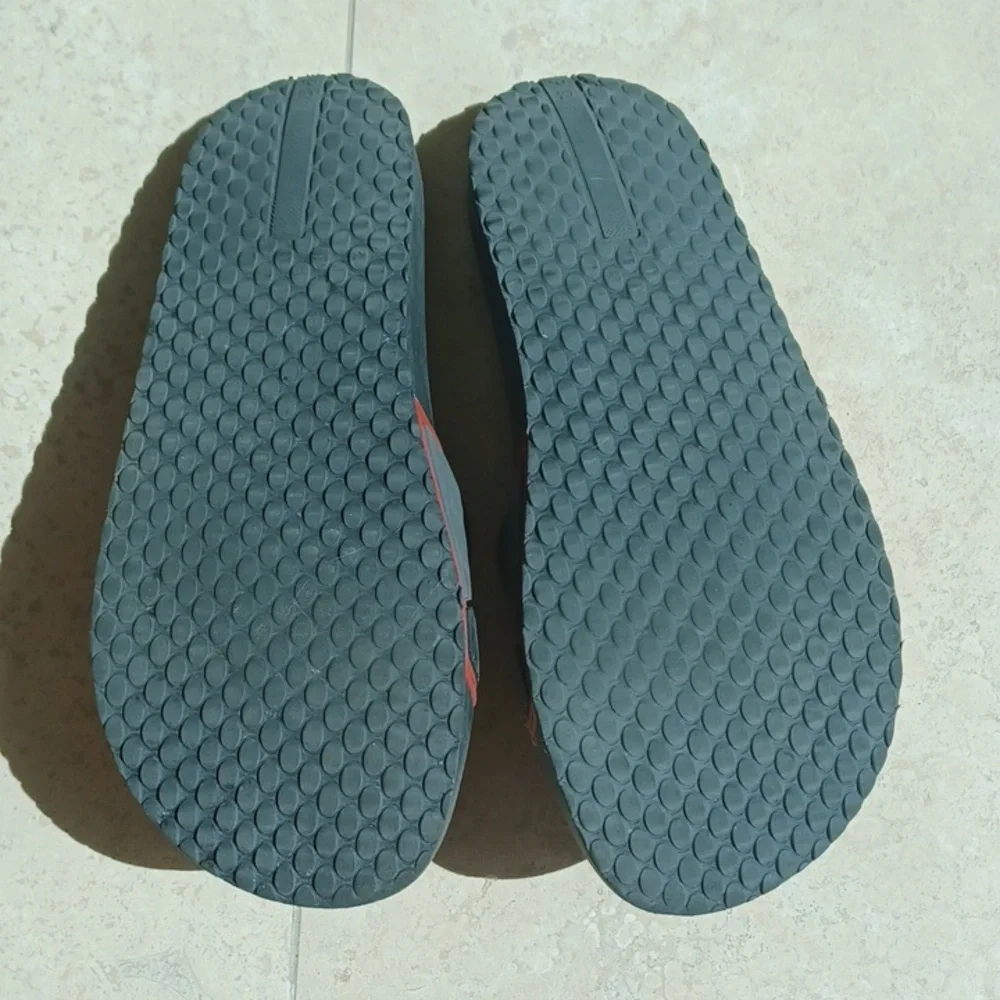 Prada slippers | Red